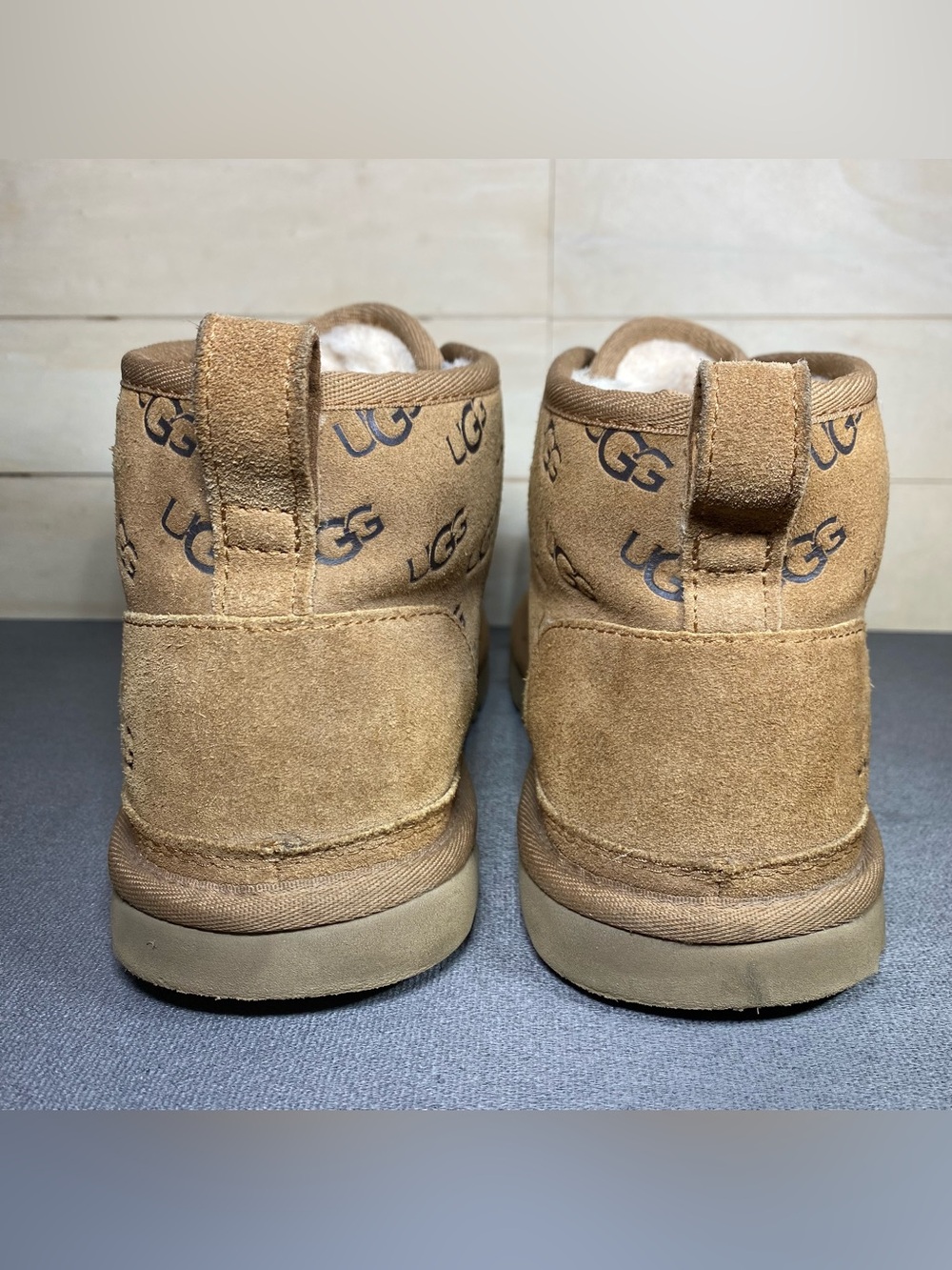 UGG Neumel Chukka Boots Women's Size 9 Shoes Logo Embossed Brown Shearling - Picture 6 of 11